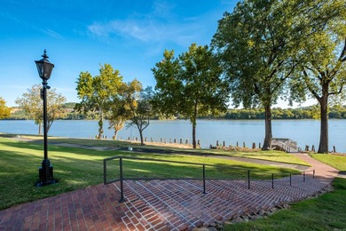 Exceptional residence located in the highly desirable gated - photo 50