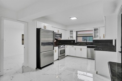 This single family home in Plantation Isles offers a practical - photo 7