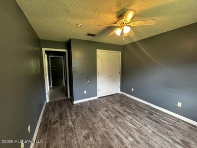This property features 3 bedrooms and 2 bathrooms. Covered back - photo 13