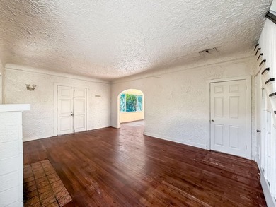 FANTASTIC OPPORTUNITY! Spanish Mission style home with Guest - photo 13