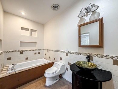 FANTASTIC OPPORTUNITY! Spanish Mission style home with Guest - photo 15
