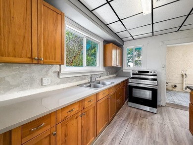 FANTASTIC OPPORTUNITY! Spanish Mission style home with Guest - photo 16