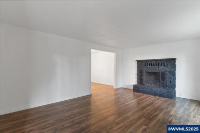 Welcome to this beautiful home in sought after SE Salemplete