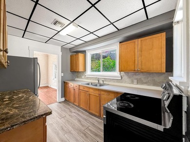 FANTASTIC OPPORTUNITY! Spanish Mission style home with Guest - photo 18