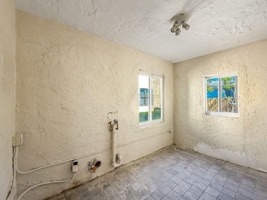 FANTASTIC OPPORTUNITY! Spanish Mission style home with Guest - photo 19