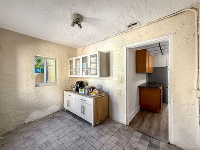 FANTASTIC OPPORTUNITY! Spanish Mission style home with Guest - photo 20