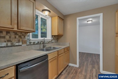 Welcome to this beautiful home in sought after SE Salemplete