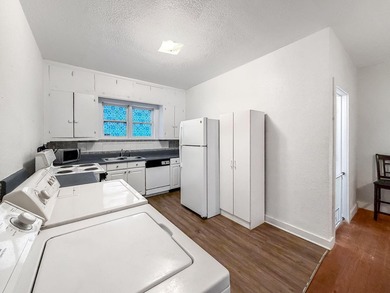 FANTASTIC OPPORTUNITY! Spanish Mission style home with Guest - photo 43