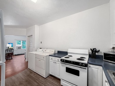 FANTASTIC OPPORTUNITY! Spanish Mission style home with Guest - photo 45