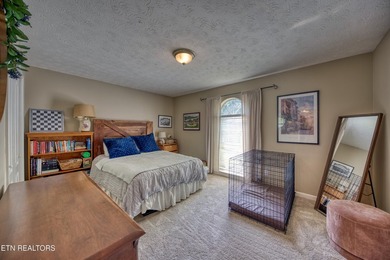 ONE LEVEL LIVING. Welcome to this beautifully maintained home - photo 7