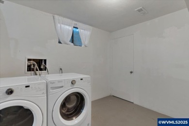 Welcome to this beautiful home in sought after SE Salemplete