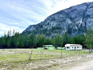 Located just minutes from the Canadian border in Laurier, this - photo 3