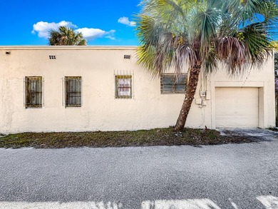 FANTASTIC OPPORTUNITY! Spanish Mission style home with Guest - photo 55
