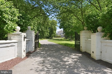 A truly iconic Annapolis offering, this extraordinarily rare - photo 4