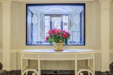 Spacious top floor pre-war 1 bedroom in top location with low - photo 12