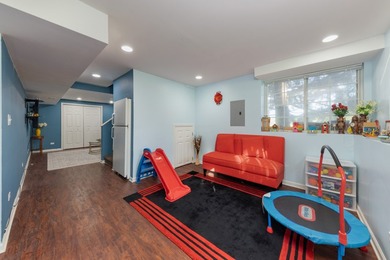 Welcome to this spacious and well-maintained 3-bedroom, 2.5-bath - photo 12