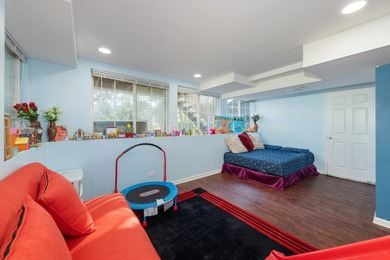 Welcome to this spacious and well-maintained 3-bedroom, 2.5-bath - photo 13