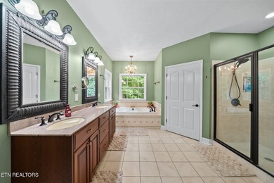 Welcome to this gorgeous and spacious 4,152 sq. ft. family home - photo 14