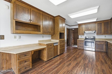 One level home with 2057 sq ft. 3 large bedrooms 2 full - photo 14