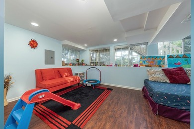 Welcome to this spacious and well-maintained 3-bedroom, 2.5-bath - photo 14