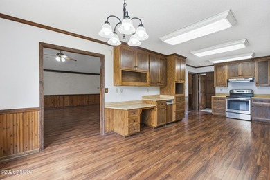 One level home with 2057 sq ft. 3 large bedrooms 2 full - photo 15