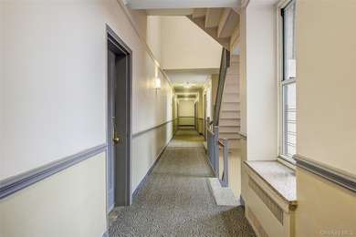 Spacious top floor pre-war 1 bedroom in top location with low - photo 15
