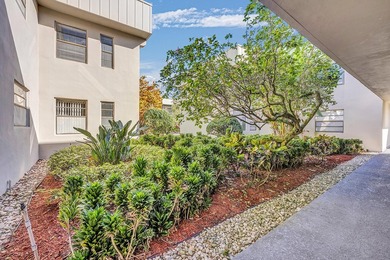 Completely updated first floor 2 bedroom, 2 bath residence in - photo 15