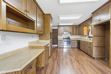 One level home with 2057 sq ft. 3 large bedrooms 2 full - photo 16