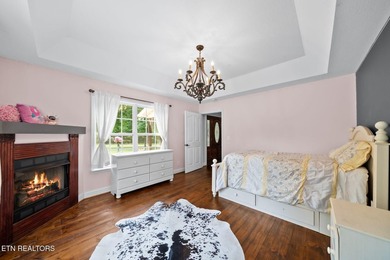 Welcome to this gorgeous and spacious 4,152 sq. ft. family home - photo 19