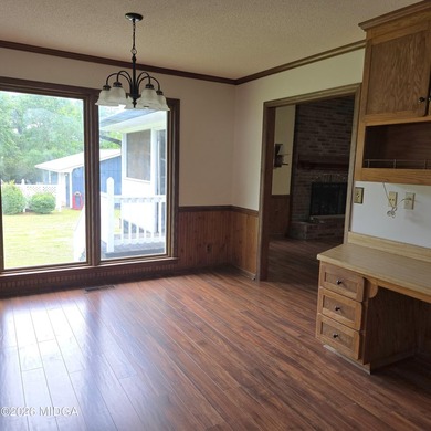 One level home with 2057 sq ft. 3 large bedrooms 2 full - photo 19