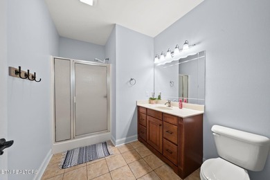 Welcome to this gorgeous and spacious 4,152 sq. ft. family home - photo 21
