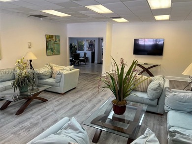 Highly Desirable (2-bedroom, 1-bath) END unit in the B Bldg at - photo 21