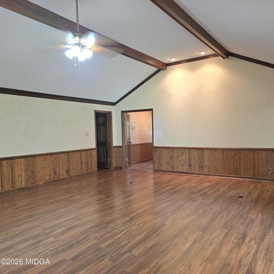 One level home with 2057 sq ft. 3 large bedrooms 2 full - photo 21