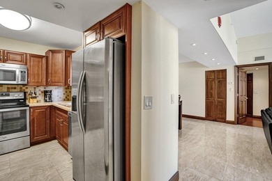 Welcome to this well-appointed two-bedroom, two-bathroom - photo 21