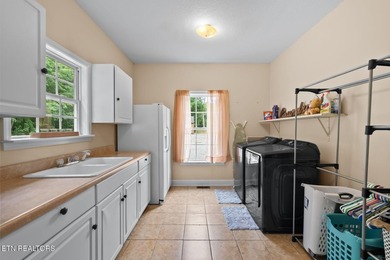Welcome to this gorgeous and spacious 4,152 sq. ft. family home - photo 22