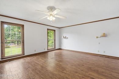 One level home with 2057 sq ft. 3 large bedrooms 2 full - photo 22