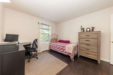 Welcome to this spacious and well-maintained 3-bedroom, 2.5-bath - photo 22