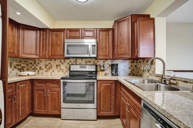 Welcome to this well-appointed two-bedroom, two-bathroom - photo 22