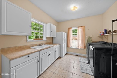 Welcome to this gorgeous and spacious 4,152 sq. ft. family home - photo 23