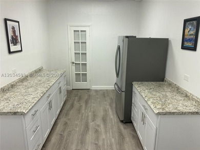 Highly Desirable (2-bedroom, 1-bath) END unit in the B Bldg at - photo 23