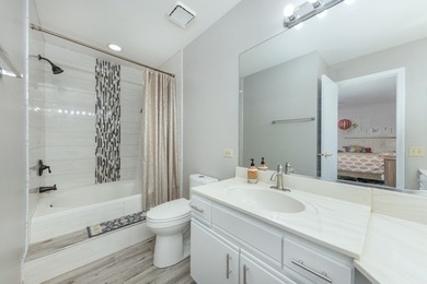Welcome to this spacious and well-maintained 3-bedroom, 2.5-bath - photo 23