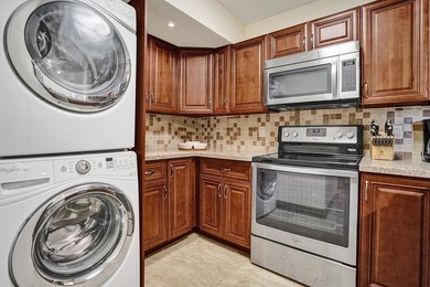 Welcome to this well-appointed two-bedroom, two-bathroom - photo 23
