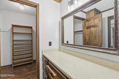 One level home with 2057 sq ft. 3 large bedrooms 2 full - photo 24