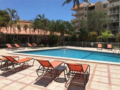 Highly Desirable (2-bedroom, 1-bath) END unit in the B Bldg at - photo 27
