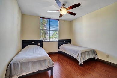 Welcome to this well-appointed two-bedroom, two-bathroom - photo 27