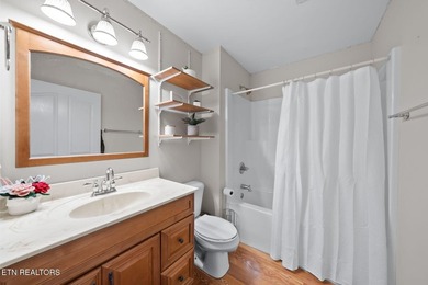 Welcome to this gorgeous and spacious 4,152 sq. ft. family home - photo 28