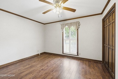 One level home with 2057 sq ft. 3 large bedrooms 2 full - photo 28