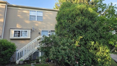 Welcome to this spacious and well-maintained 3-bedroom, 2.5-bath - photo 28