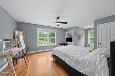 Welcome to this gorgeous and spacious 4,152 sq. ft. family home - photo 29