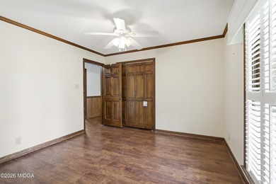 One level home with 2057 sq ft. 3 large bedrooms 2 full - photo 31